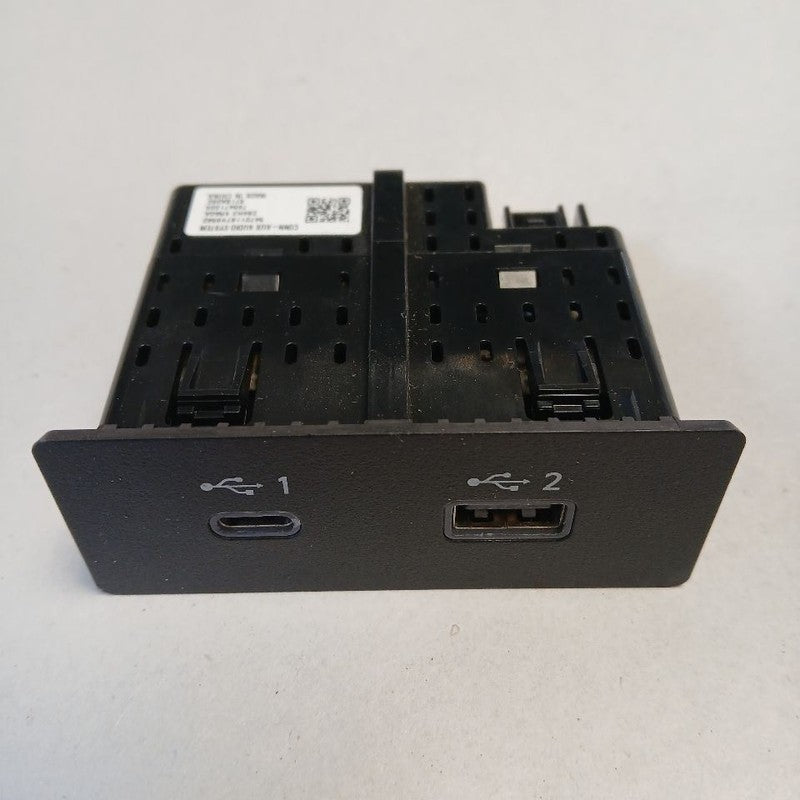 Nissan Rogue USB Plug In Hub Port  2021 2022 2023