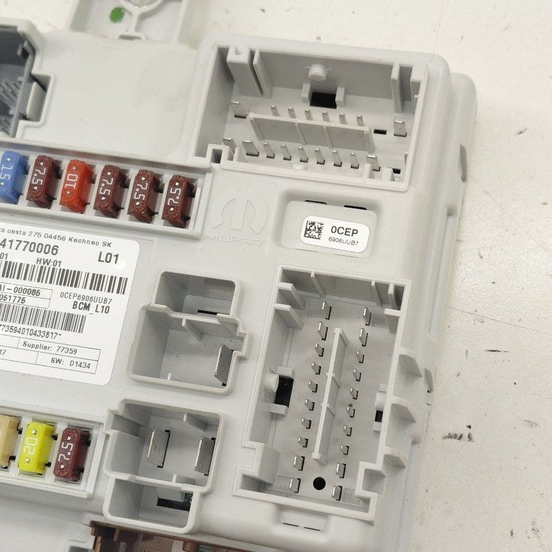 Alfa Romeo Stelvio Cabin Fuse Box Interior Inner Under Dash  2018 2019