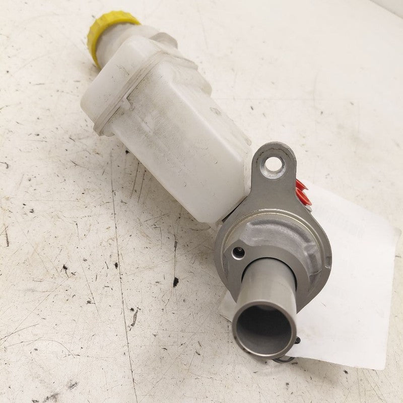 Brake Master Cylinder Fits 15-18 Jeep Renegade