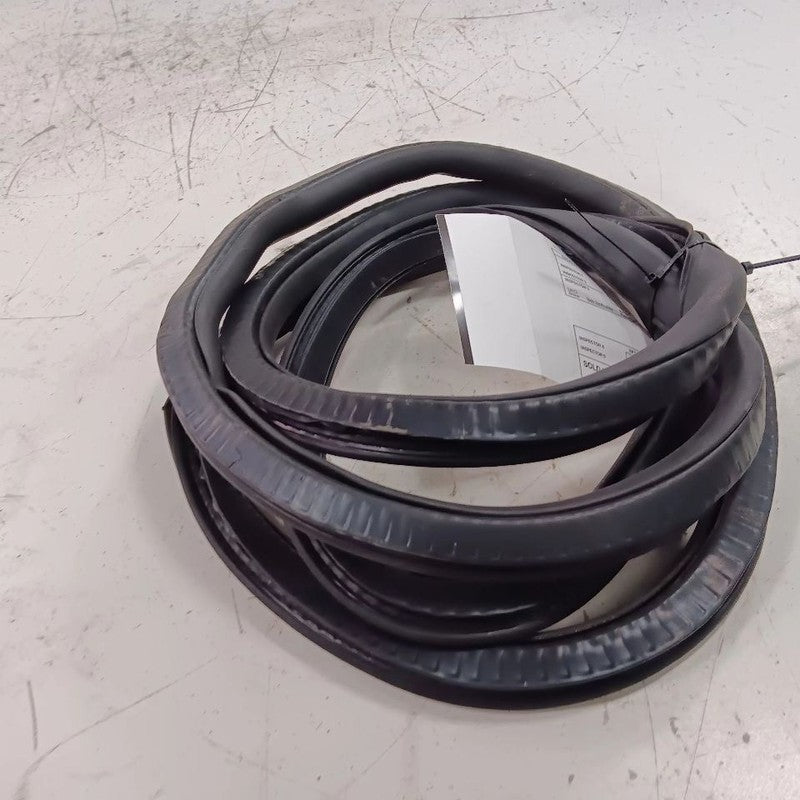 Jeep Renegade On Body Door Jamb Seal Rear Right Passenger Back   2021 2020 2019