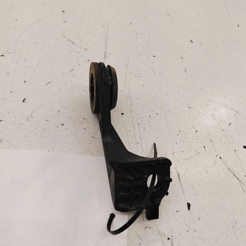 Chevy Volt Passenger Right Side Radiator Upper Insulator {23147475} 20