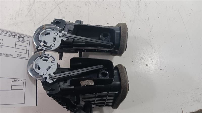 Chrysler 200 Dash Air Vent Center Middle  2015 2016 2017 OEM