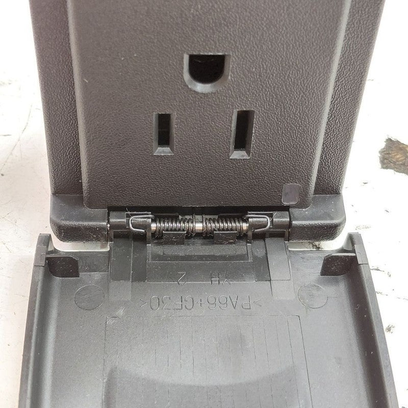 Cadillac CT6 120V Power Plug In Outlet {22904183} 2018 2017 2016