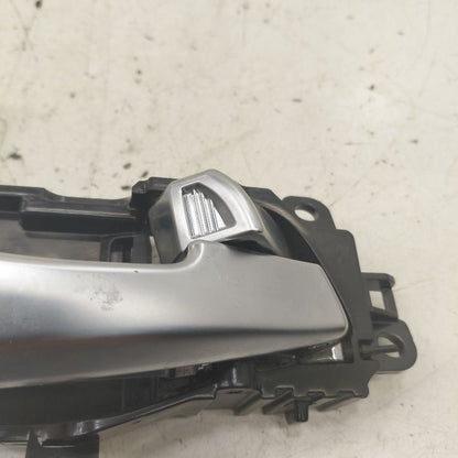 Kia Sorento Door Handle Right Passenger Front Interior Inside  2018 20
