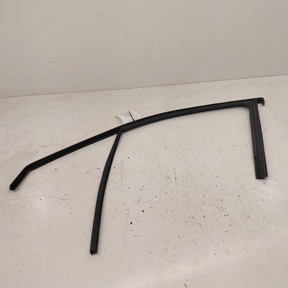 2018 Fiat 500 X Model Door Glass Window Seal Rubber Right Passenger Fr
