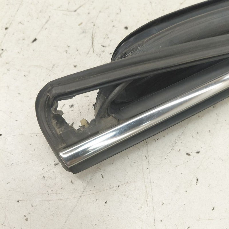 Jeep Cherokee Door Glass Window Seal Rubber Right Passenger Rear Back 