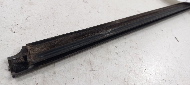 Hyundai Accent Door Glass Window Weather Strip Trim Front Right Passenger 2006 2