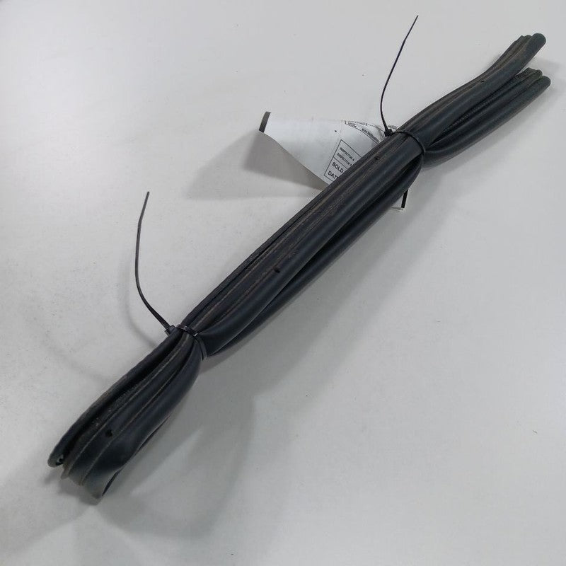 Fiat 500 Cowl Vent Panel Hood Rubber Seal  2014 2015 2016 OEM