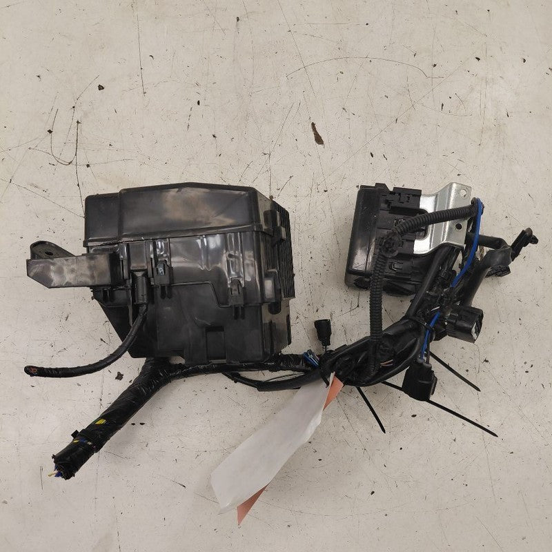 Rear Engine Fuse Box Fits 14-15 17-24 Mitsubishi Mirage