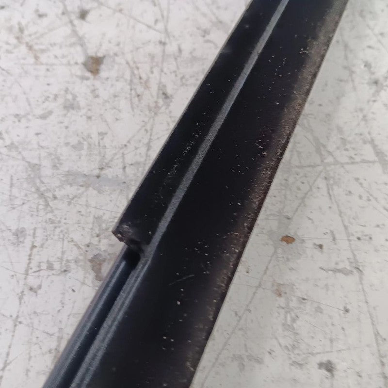 Jeep Compass Door Glass Window Weather Strip Trim Front Right Passenger  2018 20