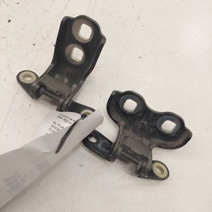 Chevy Trax Door Hinge Set Right Front Passenger  2022 2021