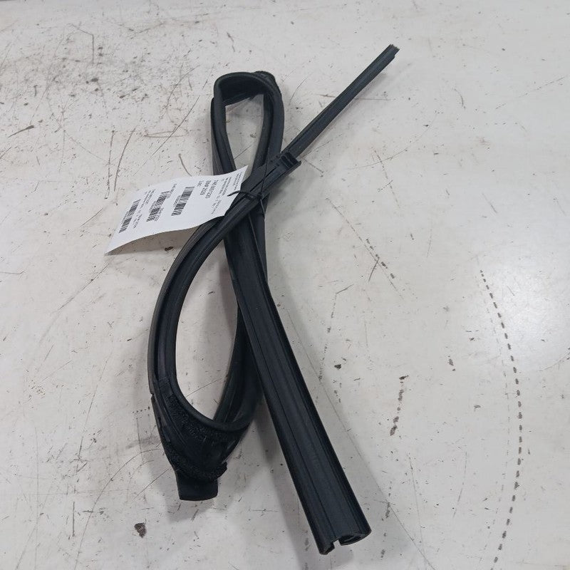 Outlander Sport Door Glass Window Seal Rubber Right Passenger Rear Bac