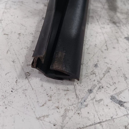 Kia Forte Door Glass Window Seal Rubber Left Rear Back  2015 2016 2017