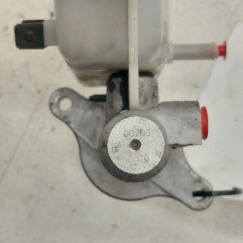 Brake Master Cylinder Fits 12-17 Hyundai Veloster