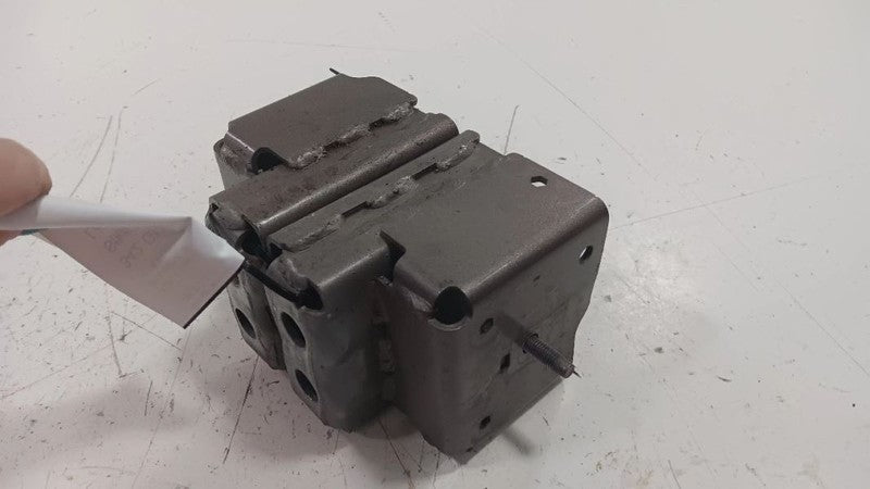 Buick Encore Front Reinforcement Mount Bracket 2013 2014 2015 2016
