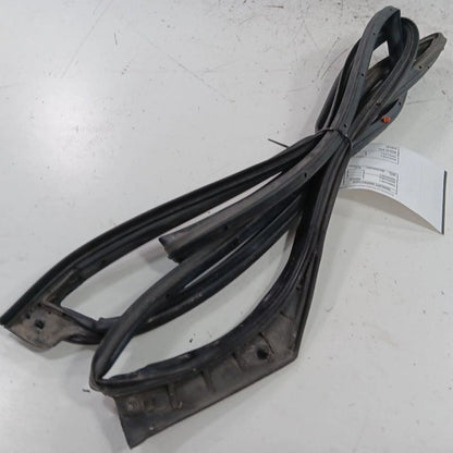 Hyundai Elantra On Door Seal Rubber Right Passenger Front  2017 2016 2