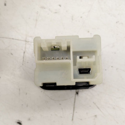 Cadillac CT6 USB Plug In Port {13509942} 2018 2017 2016