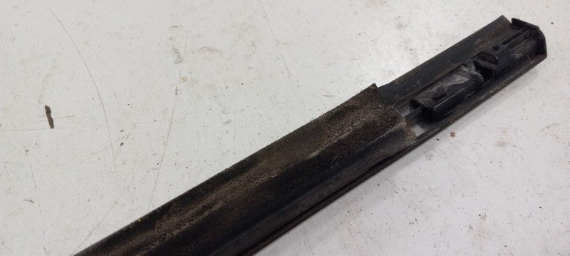 Hyundai Accent Door Glass Window Weather Strip Trim Front Right Passenger 2006 2