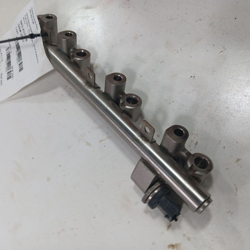 Kia Sorento Fuel Rail Injection Injector Mount Bar  2.4 2018 2017 2016