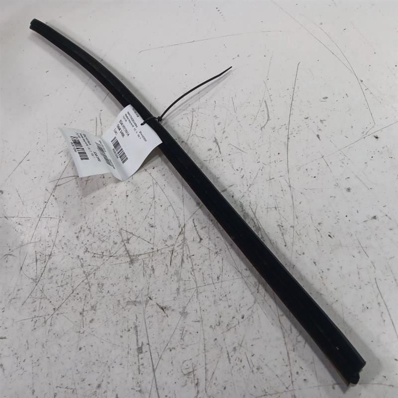 Hyundai Accent Right Front Weather Strip Interior  2012 2013 2014 2015 2016 2017