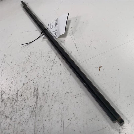 Hyundai Accent Door Glass Window Weather Strip Trim Front Right Passenger  2012 