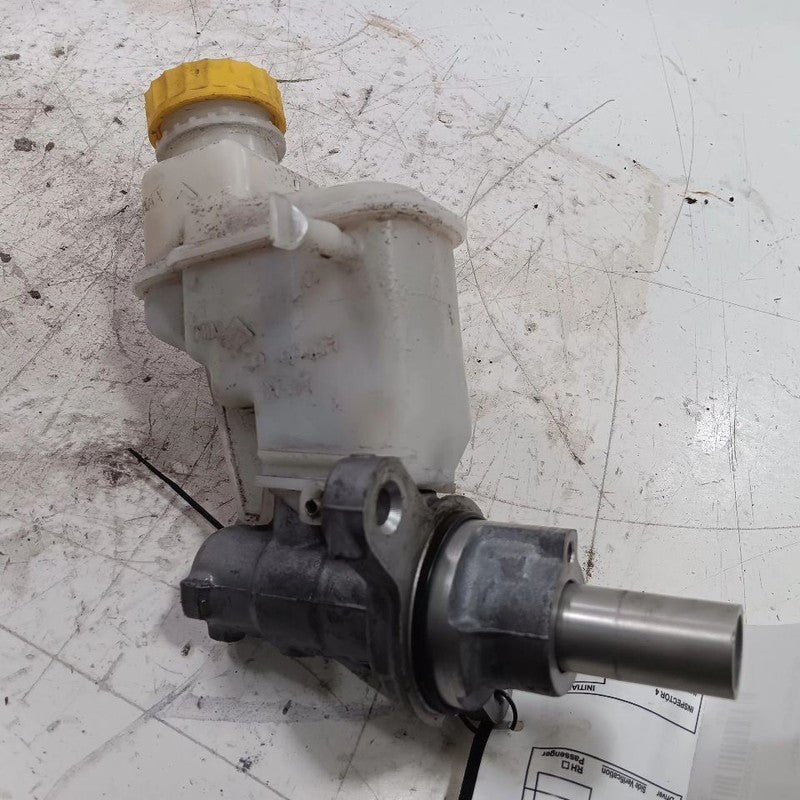 Brake Master Cylinder 2 Door Fits 12-17 FIAT 500