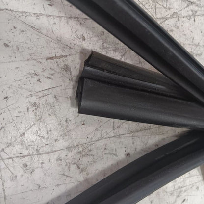 Hyundai Elantra Door Glass Window Seal Rubber Right Passenger Front  2