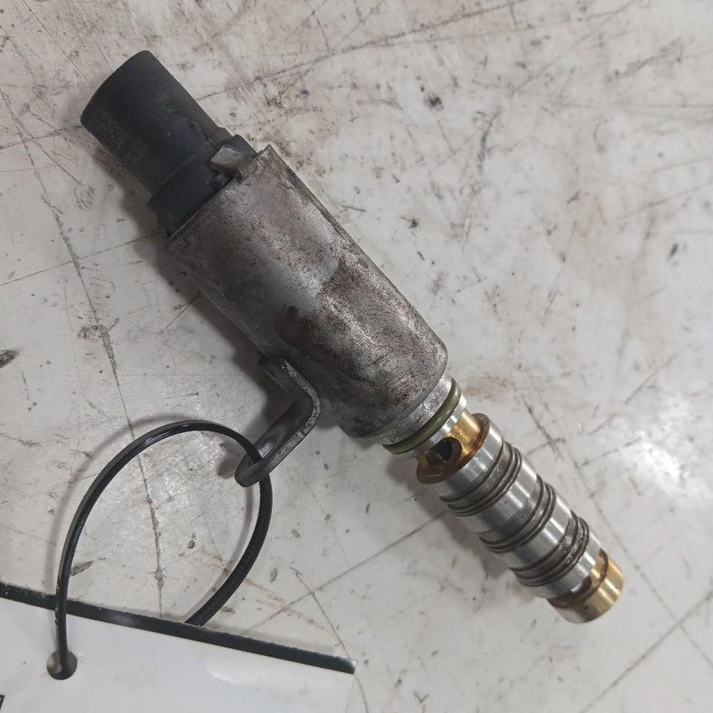 Hyundai Elantra Variable Timing Gear Oil Control Valve Solenoid Cylind