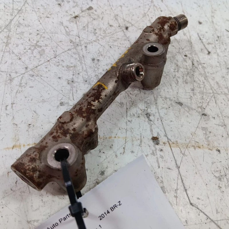 Subaru BRZ 2.0 Driver Left Side Inner Fuel Rail Injection Injector Mou