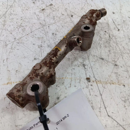 Subaru BRZ 2.0 Driver Left Side Inner Fuel Rail Injection Injector Mou