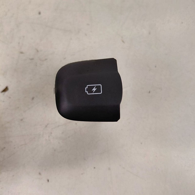 Hyundai Santa Fe USB Charging Port {96125S1000} 2019 2020