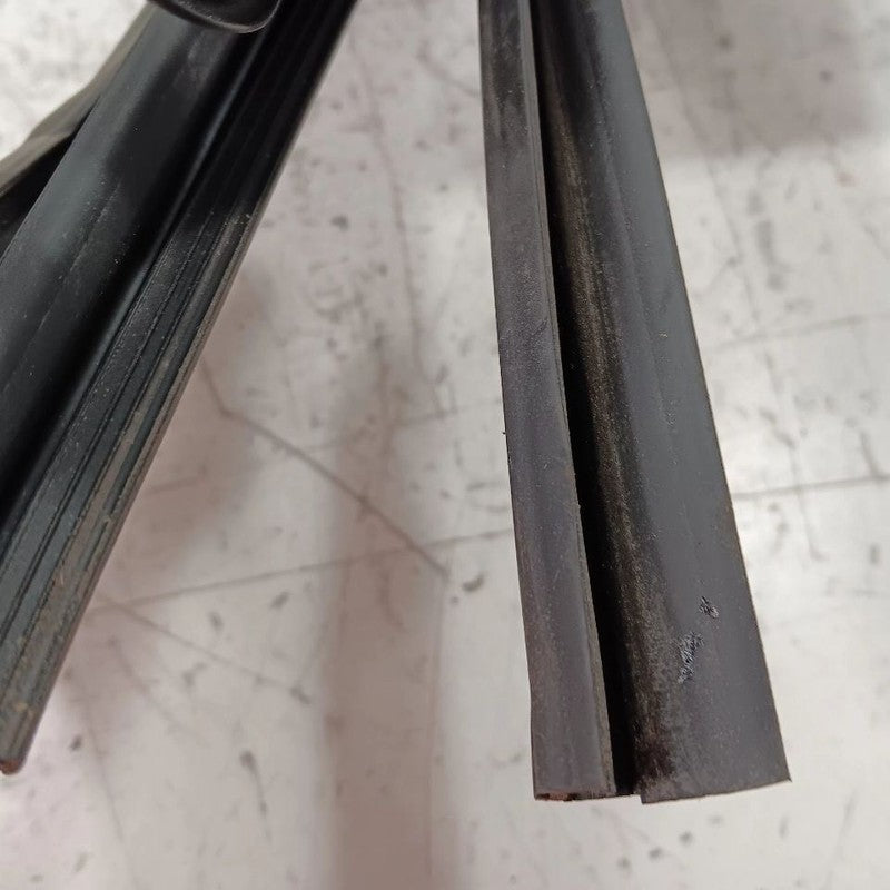 Legacy Outback Door Glass Window Seal Rubber Right Passenger Front  20