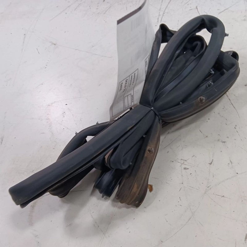 Jeep Renegade On Door Seal Rubber Left Driver Front   2021 2020 2019 O