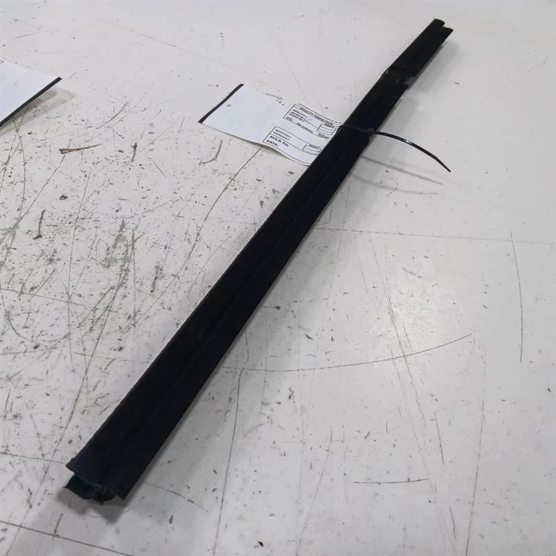 Buick Encore Right Rear Weather Strip Interior  2018 2019 2020