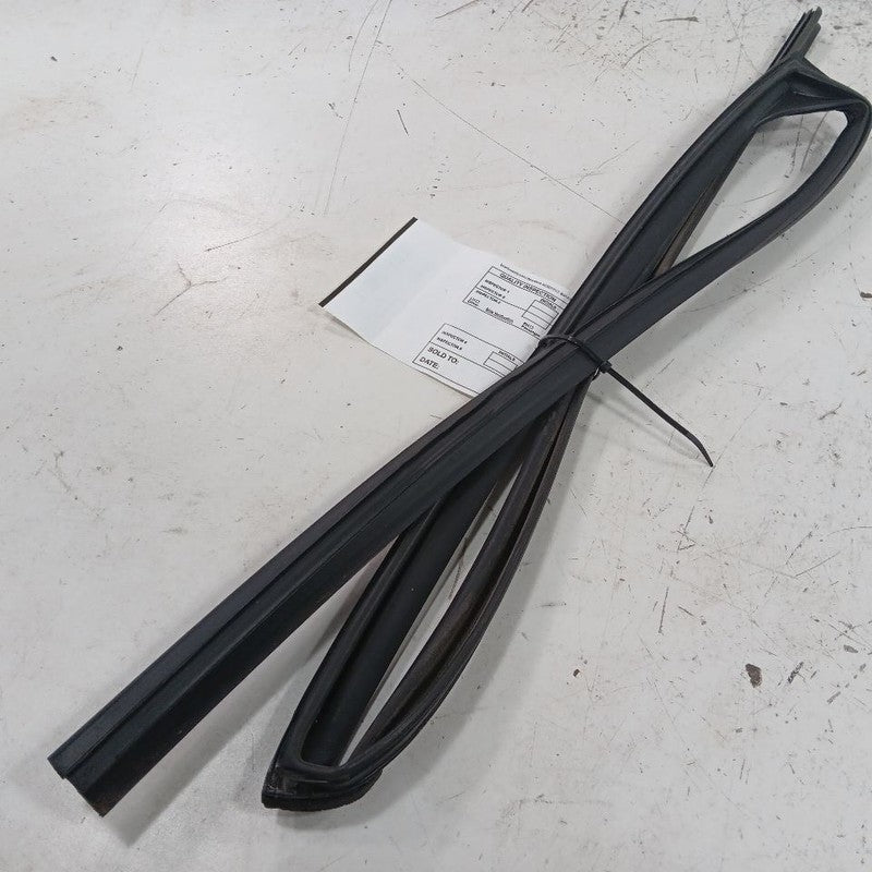 Nissan LEAF Door Glass Window Seal Rubber Right Passenger Rear Back  2
