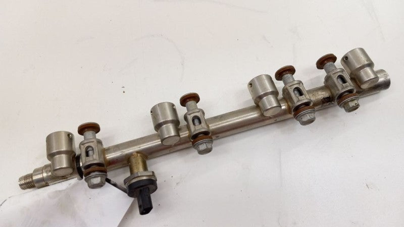 Chevy Malibu Fuel Rail Injection Injector Mount Bar 2014 2015 2016 2017 2018