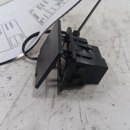 Nissan LEAF Aux Port 2013 2014 2015 2016 2017 OEM