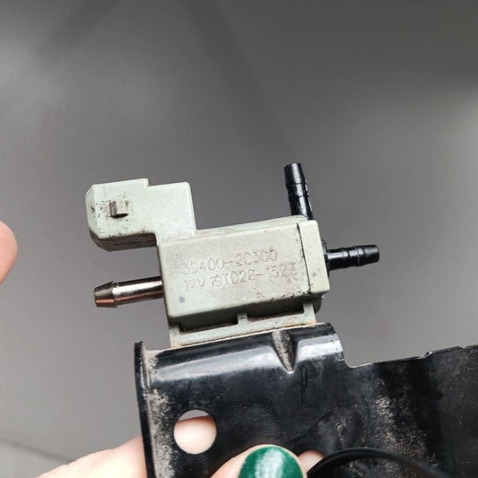 Kia Optima Turbocharger Boost Solenoid {39400-2C300} 2020 2019 2018 2017