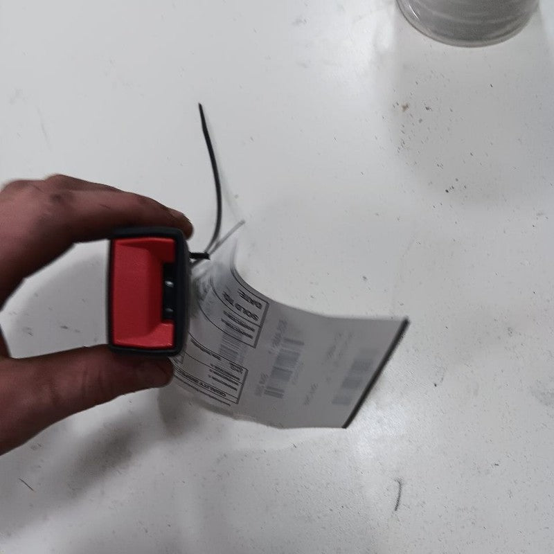 Jeep Cherokee Seat Belt Buckle Latch Right Passenger Rear Back  2015 2016 2017