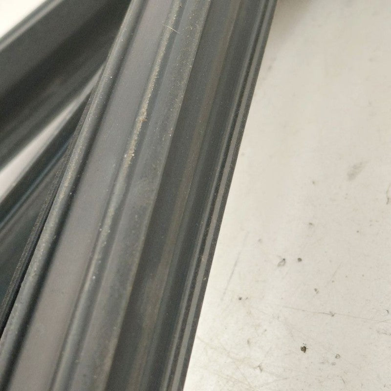 Kia Optima Door Glass Window Seal Rubber Right Passenger Front  2018 2