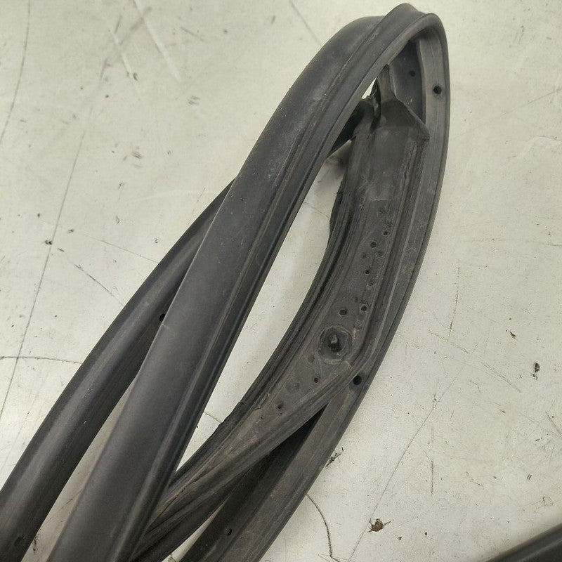 Hyundai Kona On Door Seal Rubber Left Driver Front  2021 2020 2019