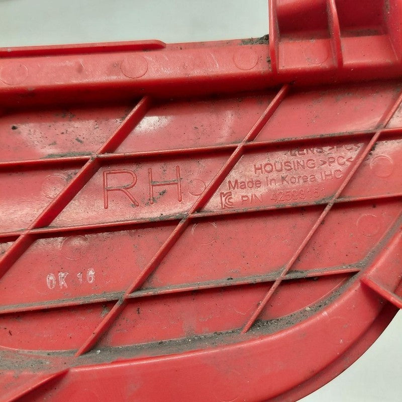 Chevy Trax Passenger Right Rear Side Marker Reflector  2022 2021