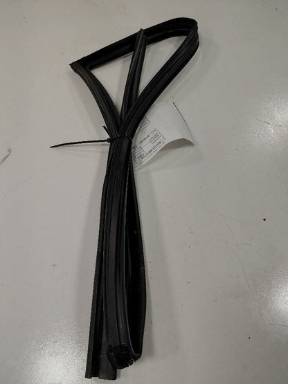 Hyundai Tucson Door Glass Window Seal Rubber Right Passenger Front  20