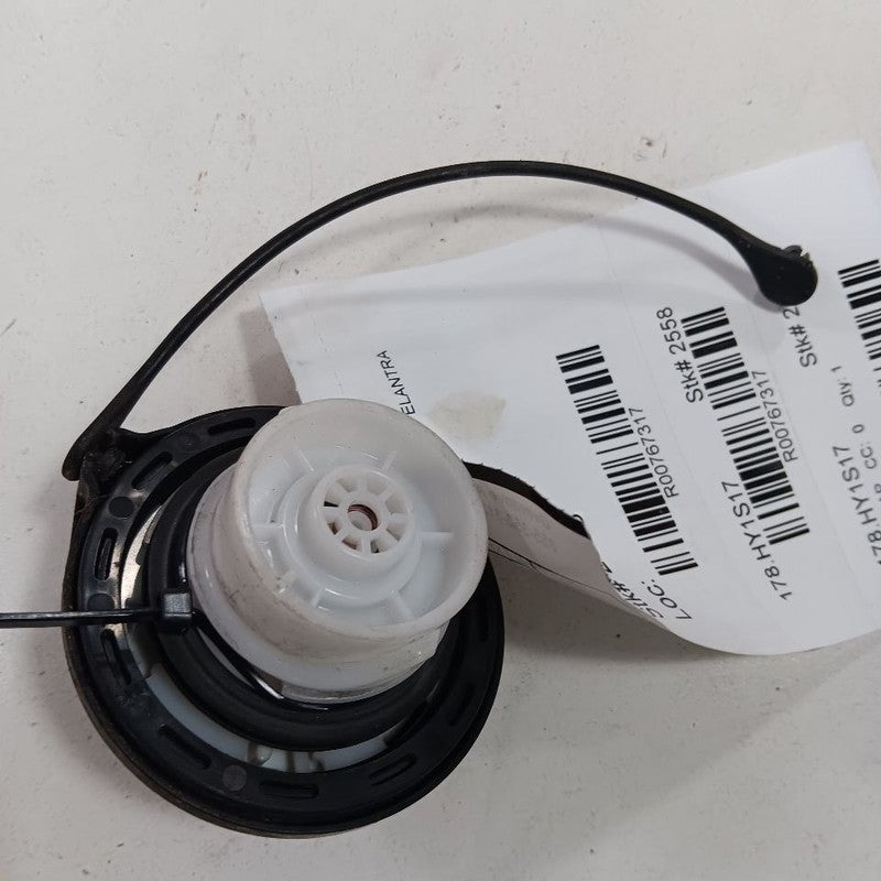 Hyundai Elantra Gas Tank Fuel Cap  2017 2018 2019 2020 OEM