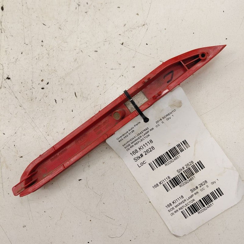 Kia Sorento Passenger Right Rear Side Marker Reflector 2018 2017 2016
