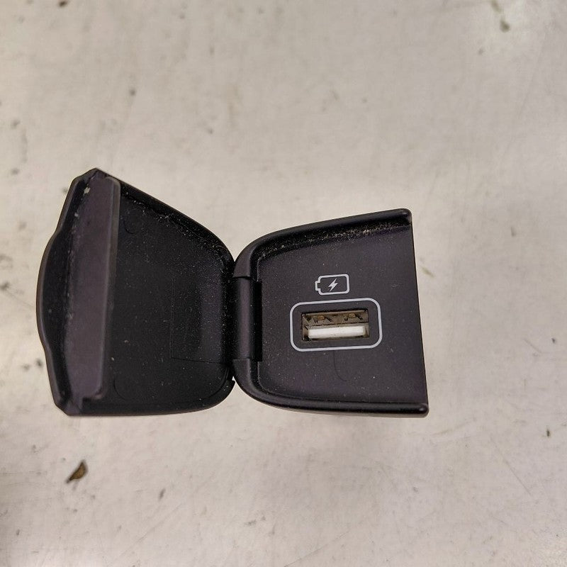 Hyundai Santa Fe USB Charging Port {96125S1000} 2019 2020