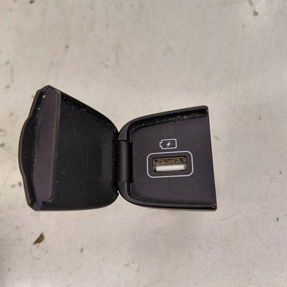 Hyundai Santa Fe USB Charging Port {96125S1000} 2019 2020