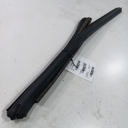 Grand Cherokee Door Glass Window Seal Rubber Left Driver Rear Back  2017 2018 