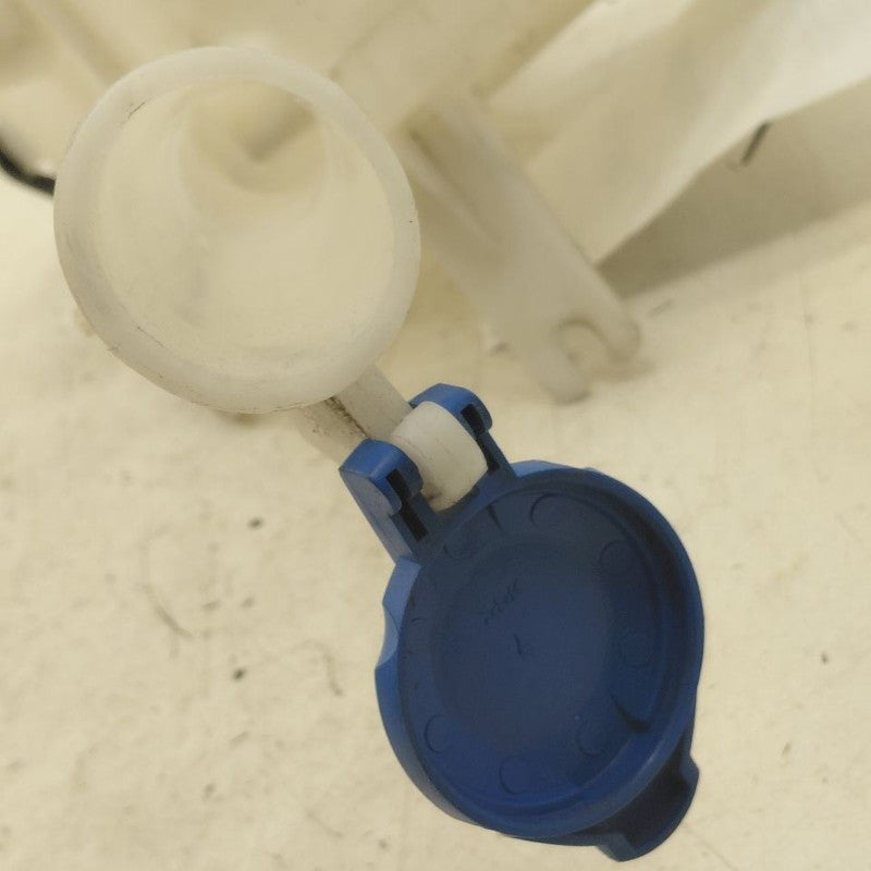 Windshield Washer Fluid Reservoir With Level Sensor 13-17 Hyundai Velo