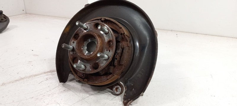 Left Rear Knuckle/Stub AWD Fits 16-20 SORENTO  OEM
